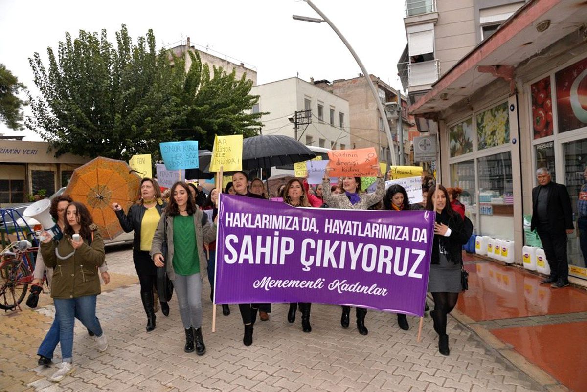 Menemen "Kadına Şiddette Hayır" dedi