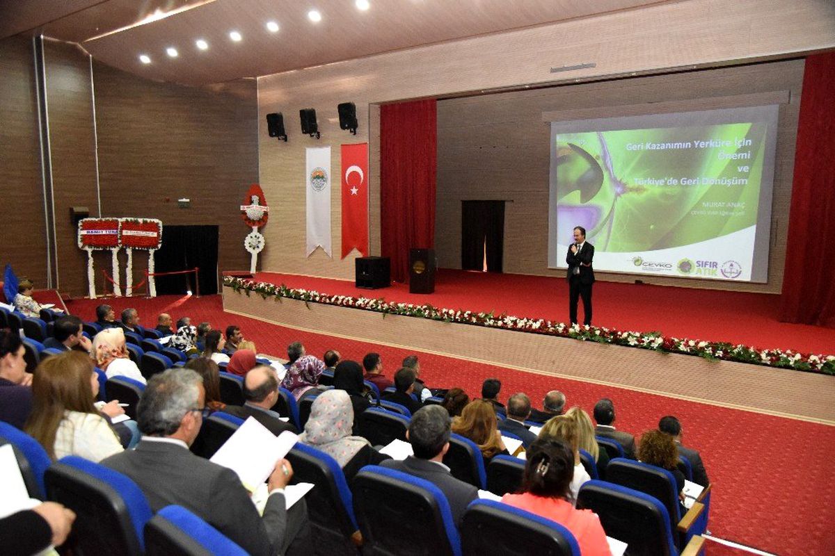 Öğretmenlere geri dönüşüm eğitimi