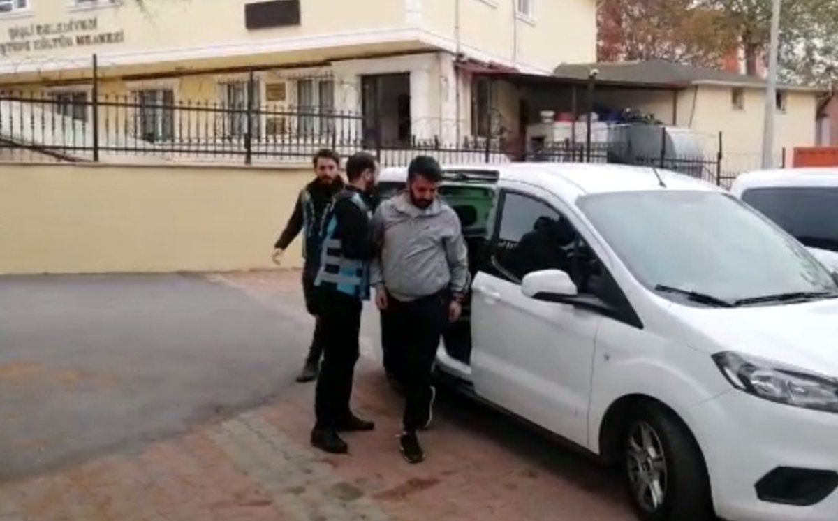 (Özel) İstanbul trafiğini "makas" atarak birbirine katan magandalar yakalandı