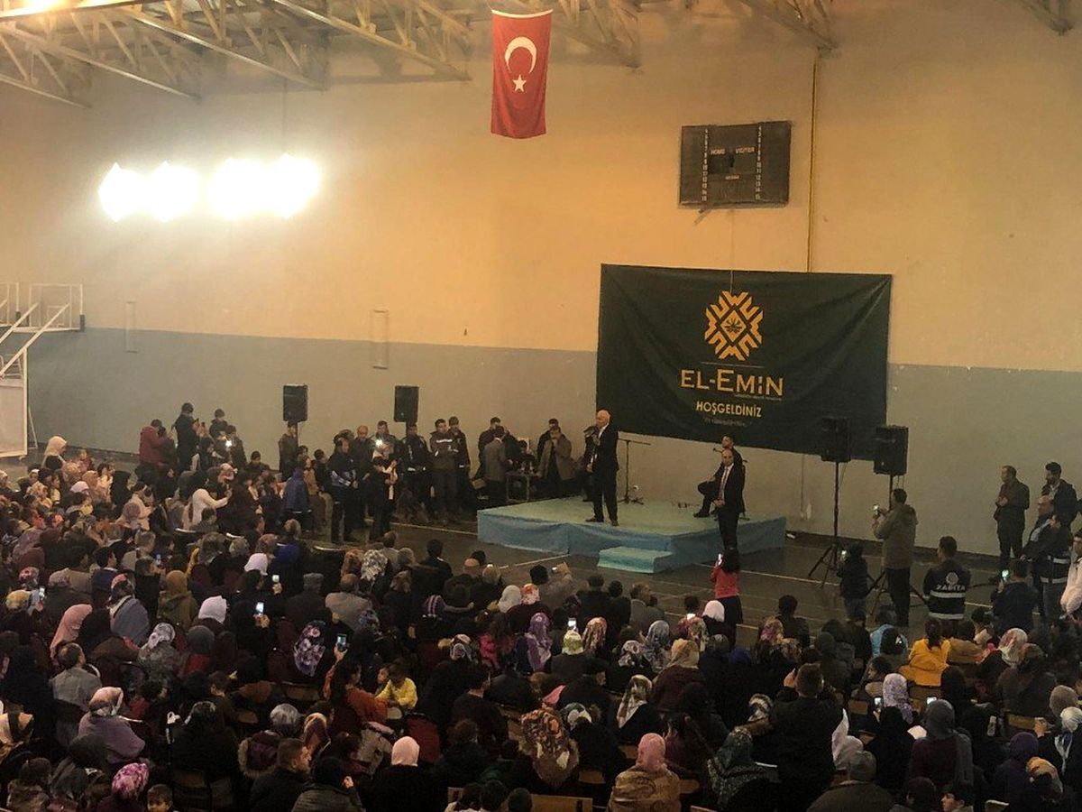 Prof. Dr. Nihat Hatipoğlunun Horasan\'da katıldığı programa yoğun ilgi