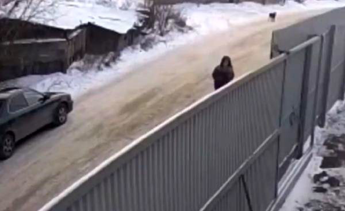Rusya\'da 9 yaşındaki bir kız çocuğunun kaçırılma anı kameralara yansıdı