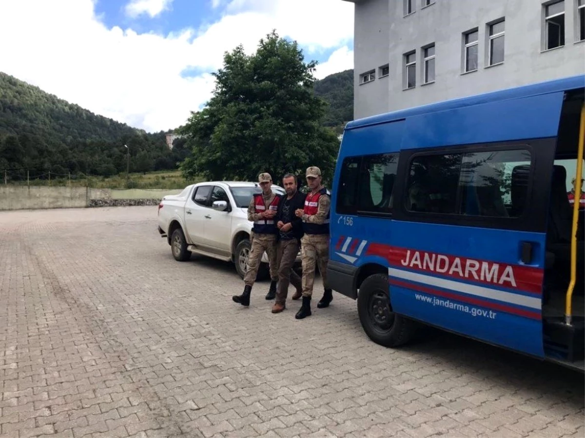 Seri cinayet zanlısının evinde askeri malzeme bulundu