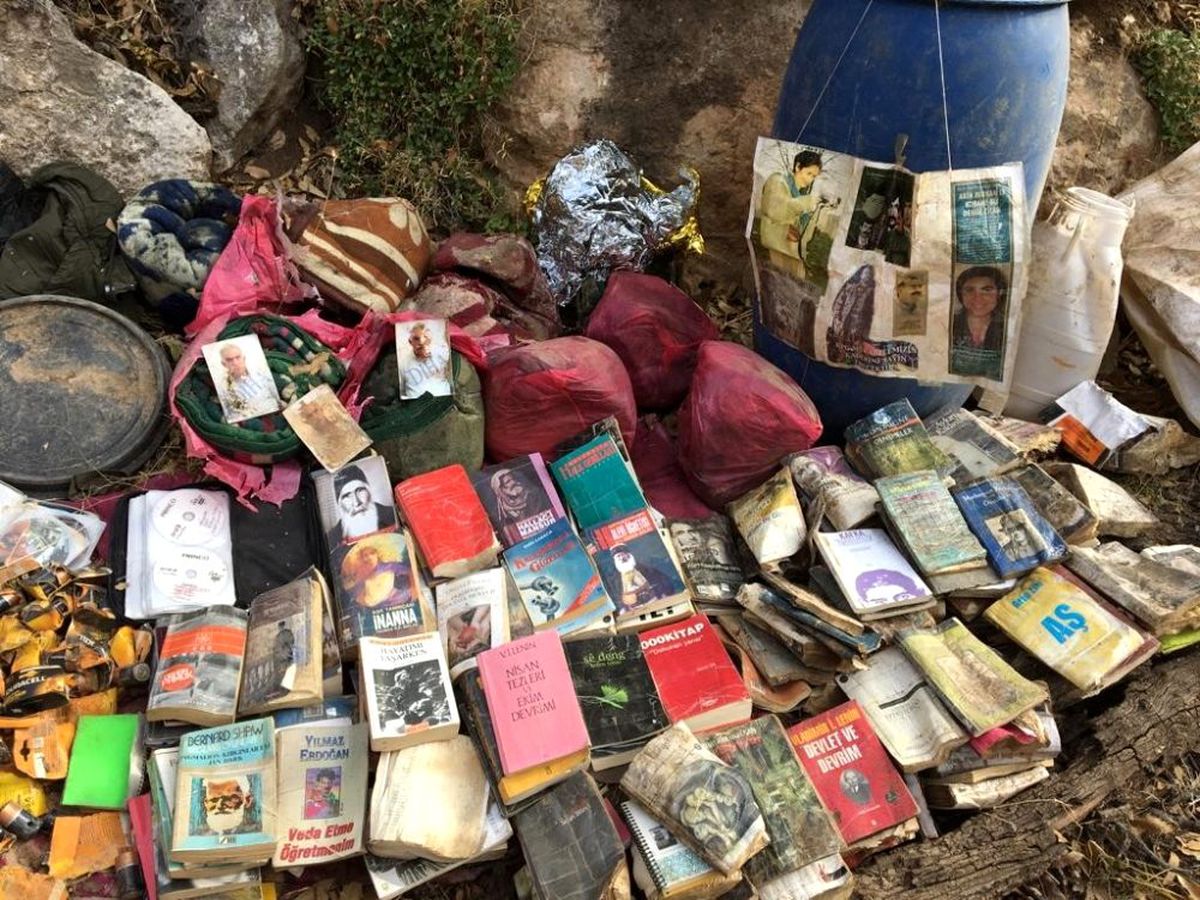 Siirt\'te teröristlere ait mühimmat ve yaşam malzemesi ele geçirildi