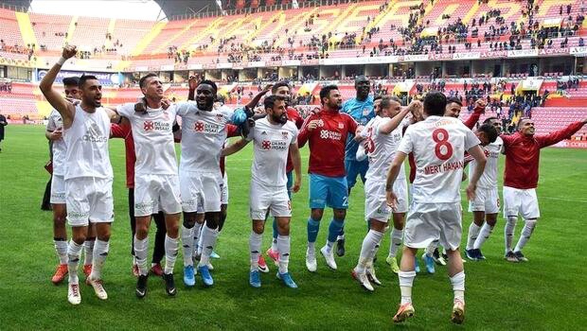 Süper Lig\'de Anadolu takımları zirveyi sevdi