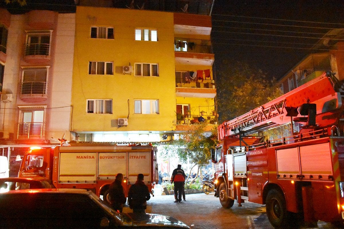 Turgutlu\'da çatı yangını