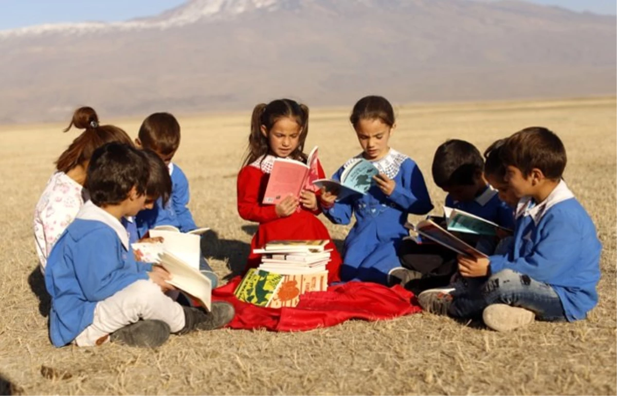 Twitter hesapları Türkiye Vodafone Vakfı İle çocuklara kitap olacak