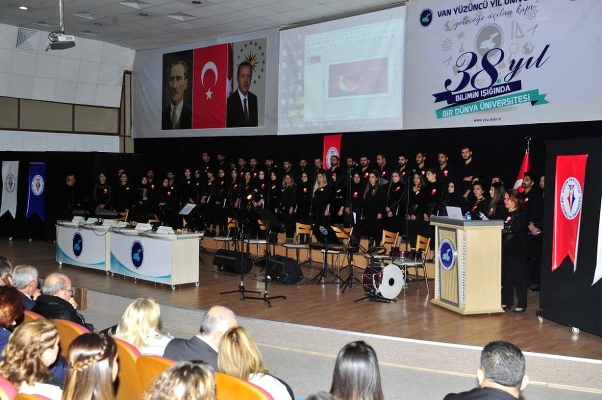 Van YYÜ\'de Öğretmenler Günü kutlandı