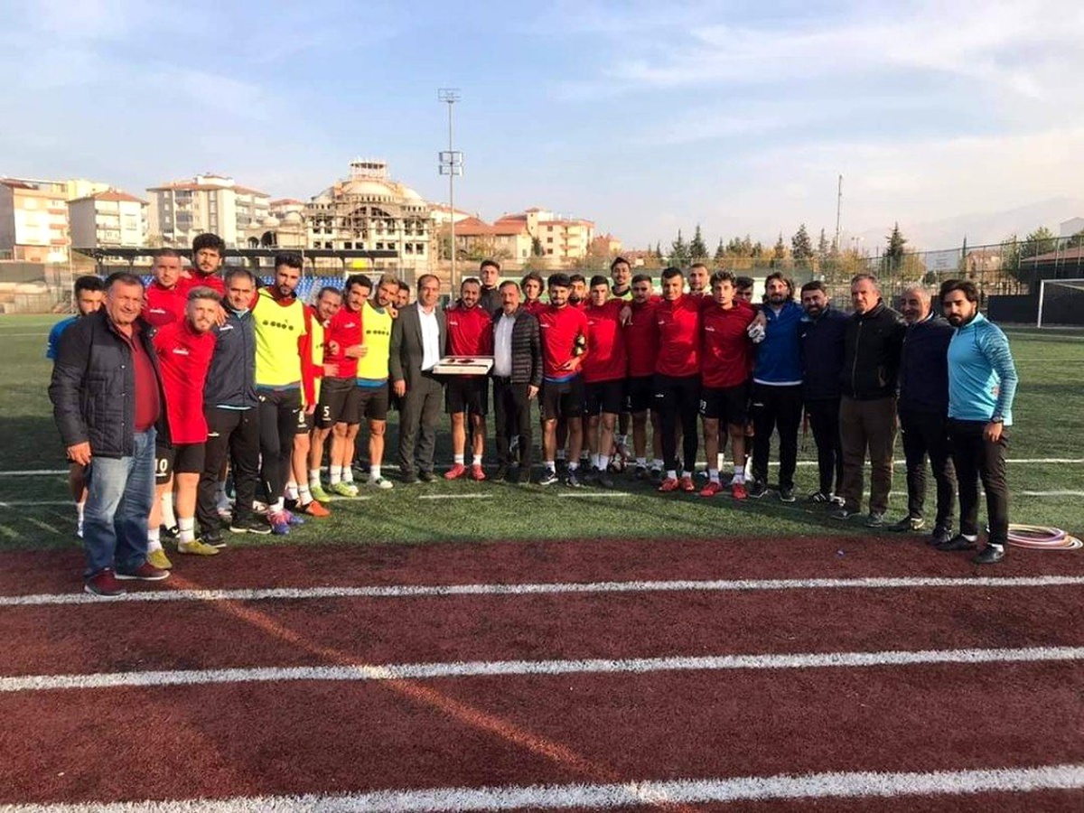 Yeşilyurt Belediyespor\'da yönetimden antrenmana ziyaret