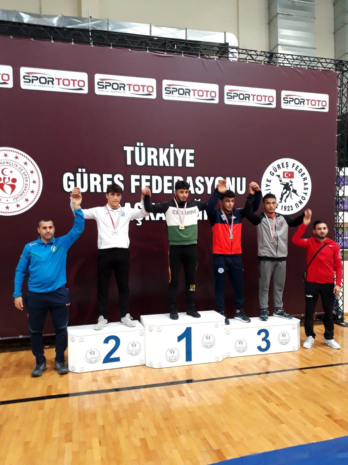 Yıldızlardan iki madalya