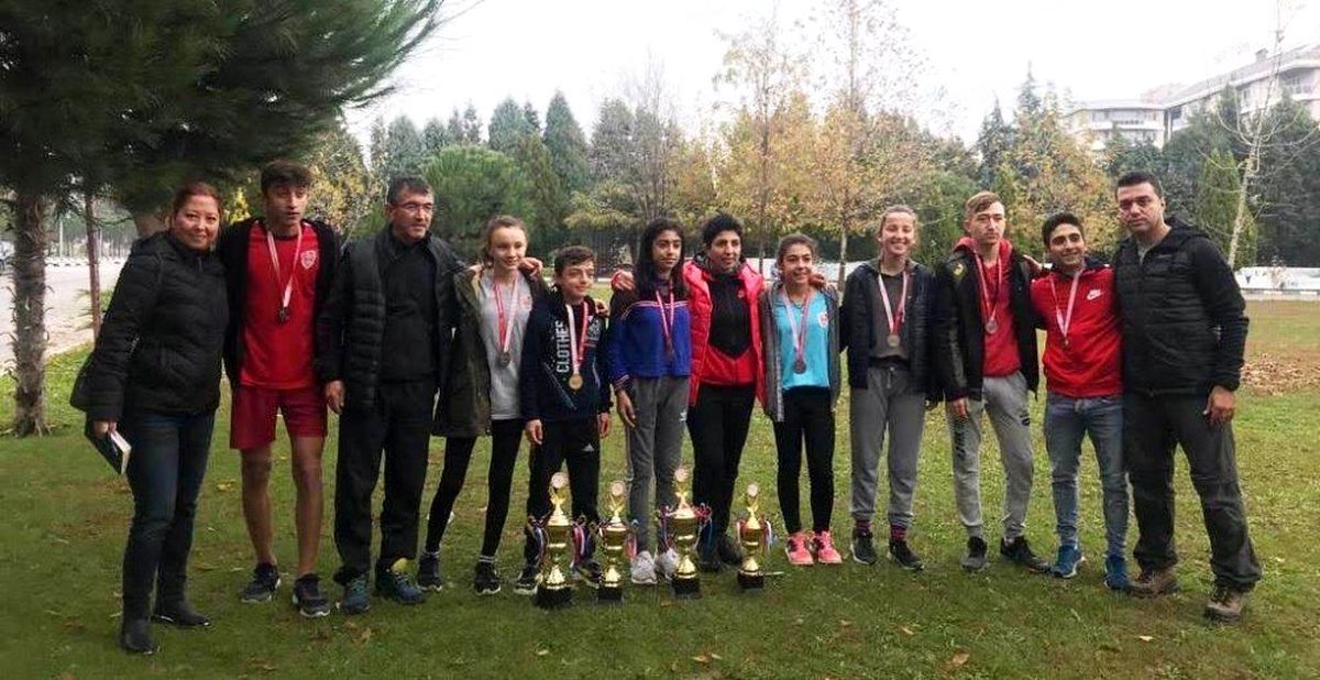 Yunusemreli atletler madalyaları topladı
