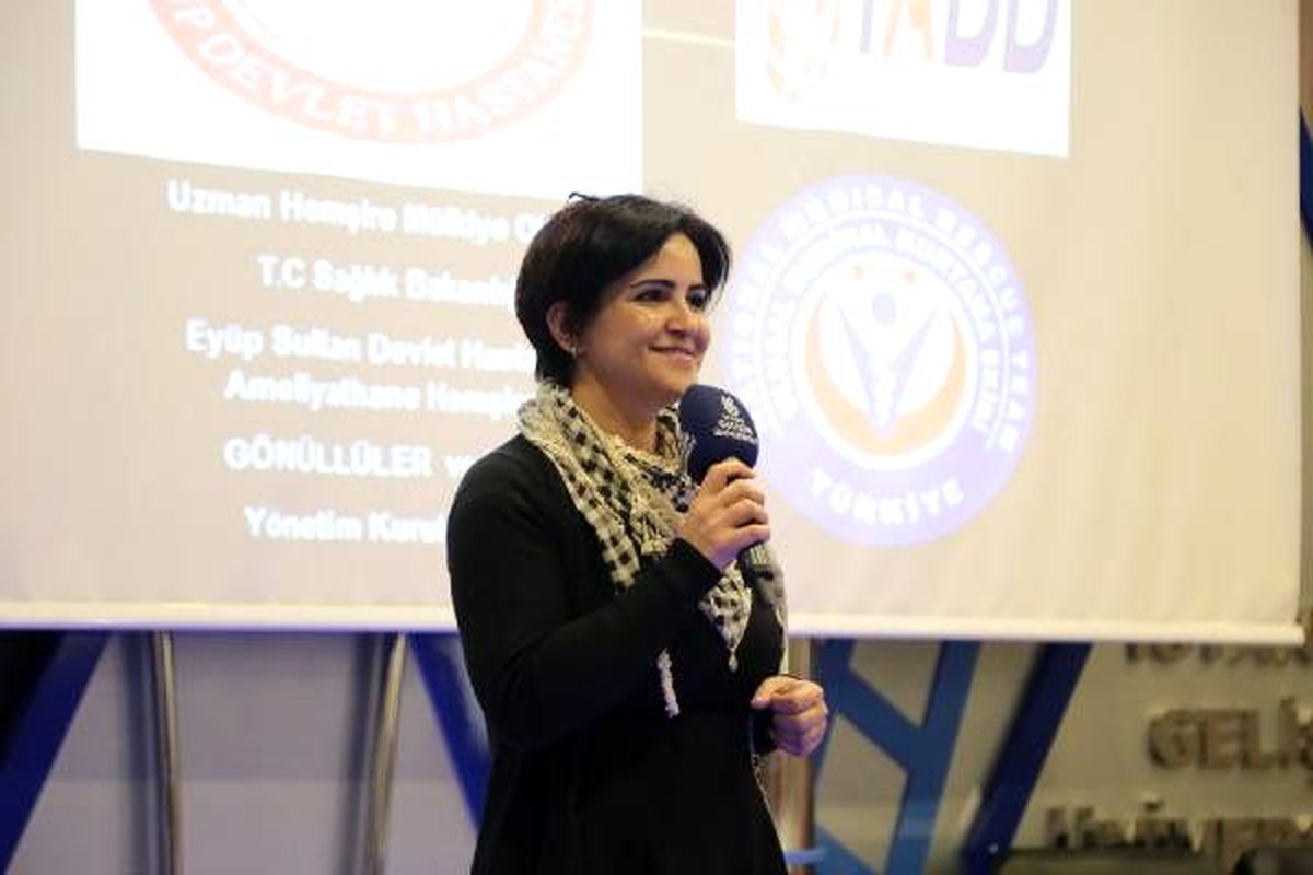 2011\'in \'Yılın Hemşiresi\' Okyay, yaşadığı olayları öğrencilerle paylaştı