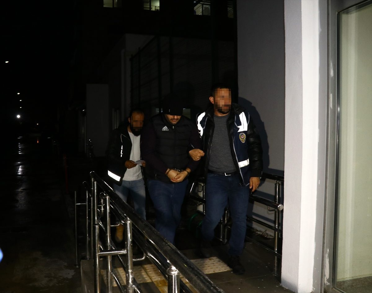 Adana merkezli FETÖ şüphelilerine yönelik şafak operasyonunda 21 gözaltı