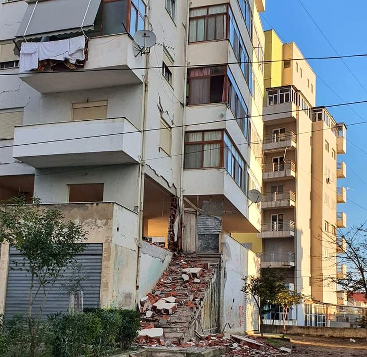 AFAD, Arnavutluk\'taki depremin merkez üssünde