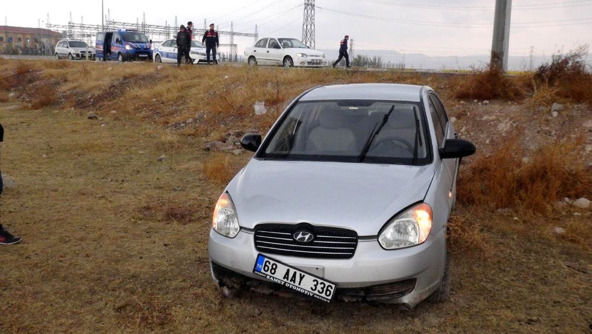 Aksaray\'da otomobil şarampole düştü: 1 yaralı