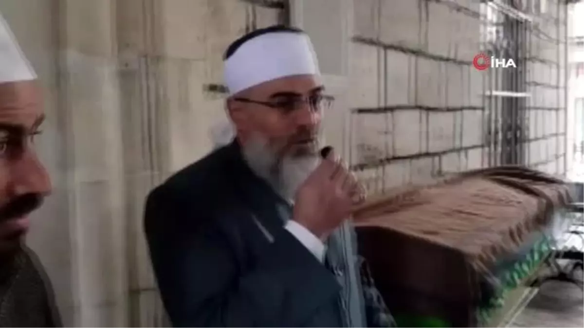 Anneye son görev: Abdul Gani el Erzurumi annesinin cenaze namazını kıldırdı