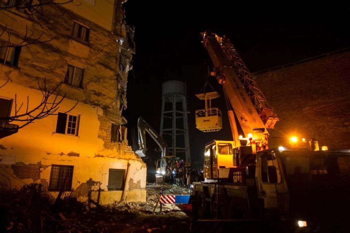 Arnavutluk\'ta 6,4 büyüklüğünde deprem: En az 140 yaralı
