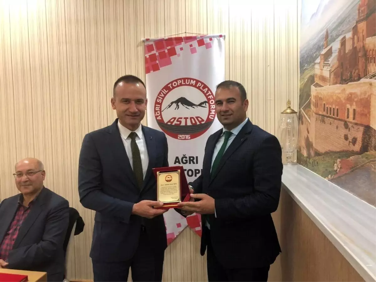 ASTOP\'tan Emektar Öğretmenleri Duygulandıran Program