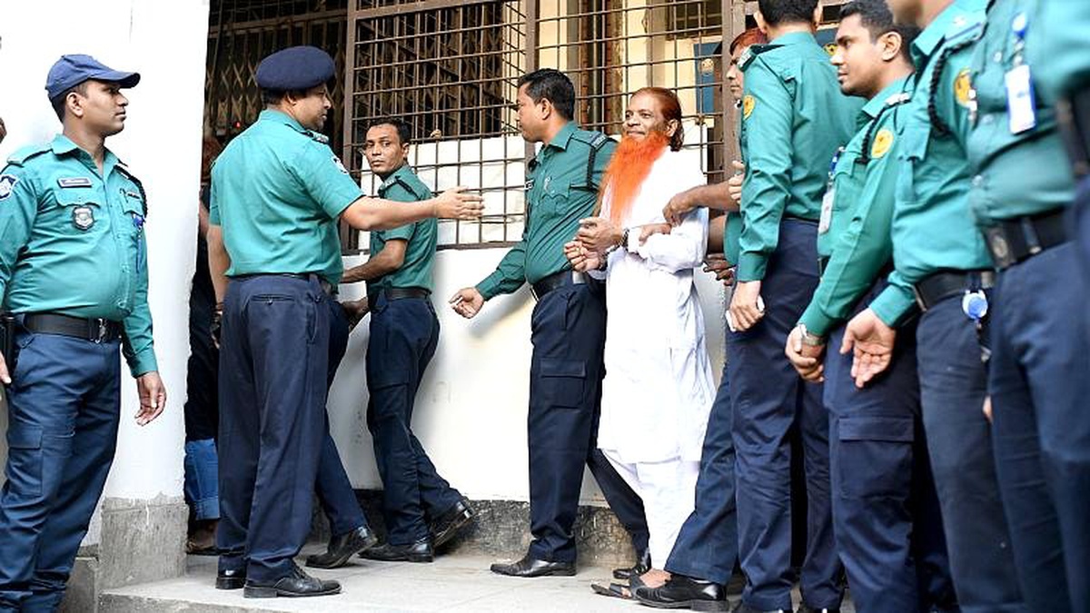 Bangladeş\'te restorana saldırıp 20 kişiyi öldüren 7 sanığa idam cezası