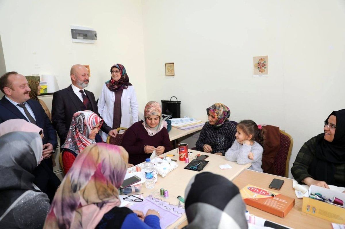 Başkan Çolakbayrakdar, "Kurslarımızla, aile ekonomisine ve istihdama katkı sağlıyoruz"