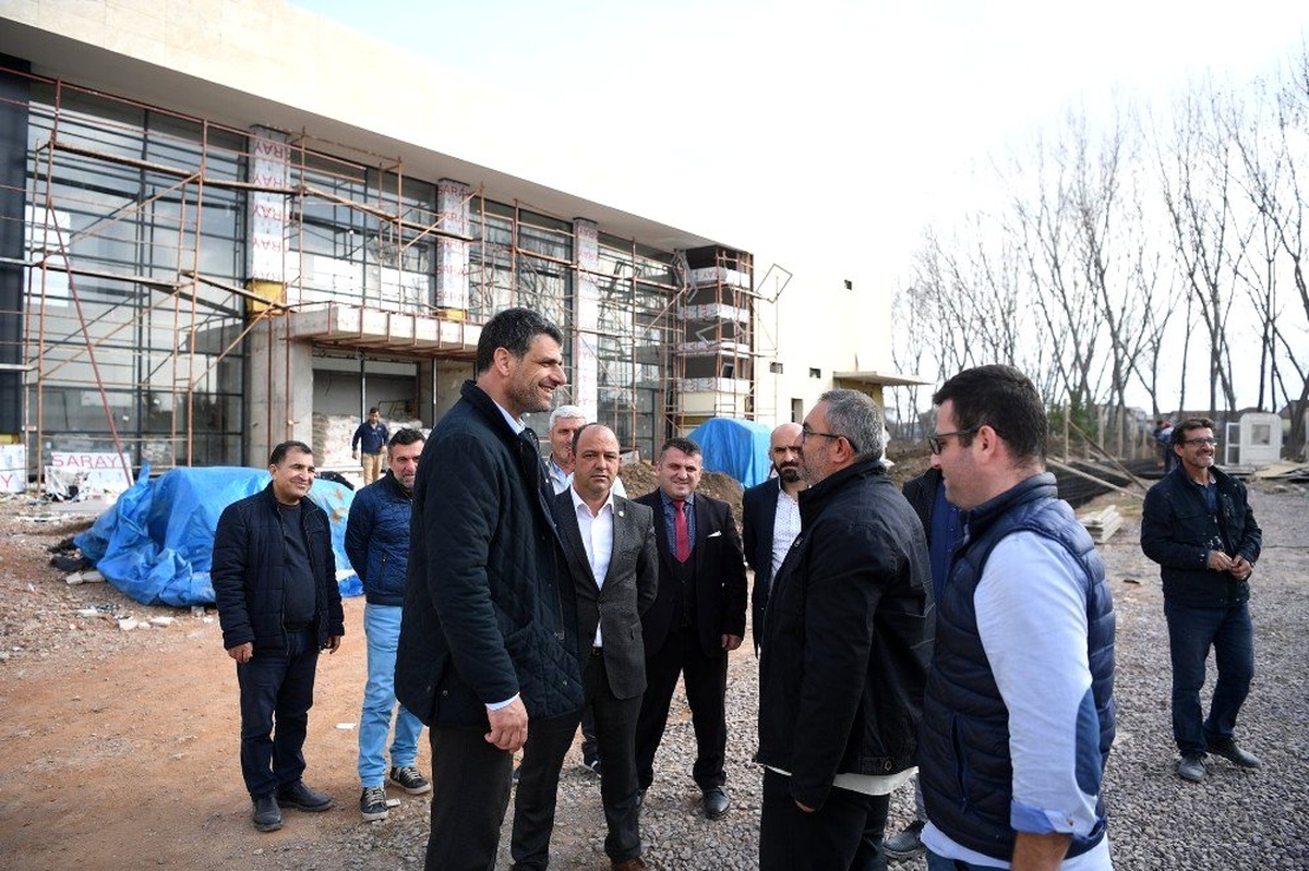 Başkan Kocaman yüzme havuzunu inceledi