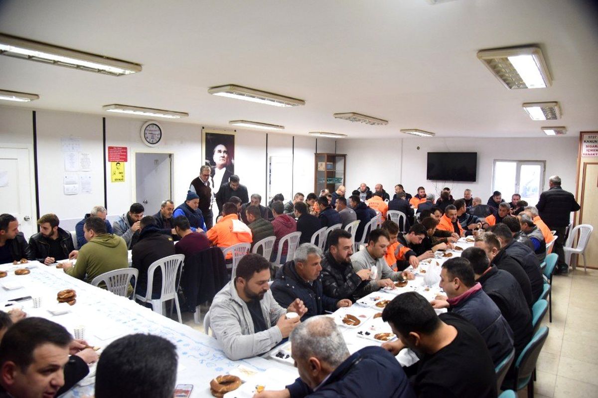Başkan Yardımcısı Dumansızoğlu atölye çalışanlarıyla bir araya geldi