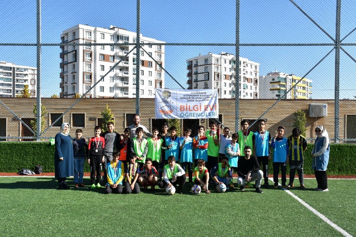 Bilgi Evi futbol turnuvası sona erdi