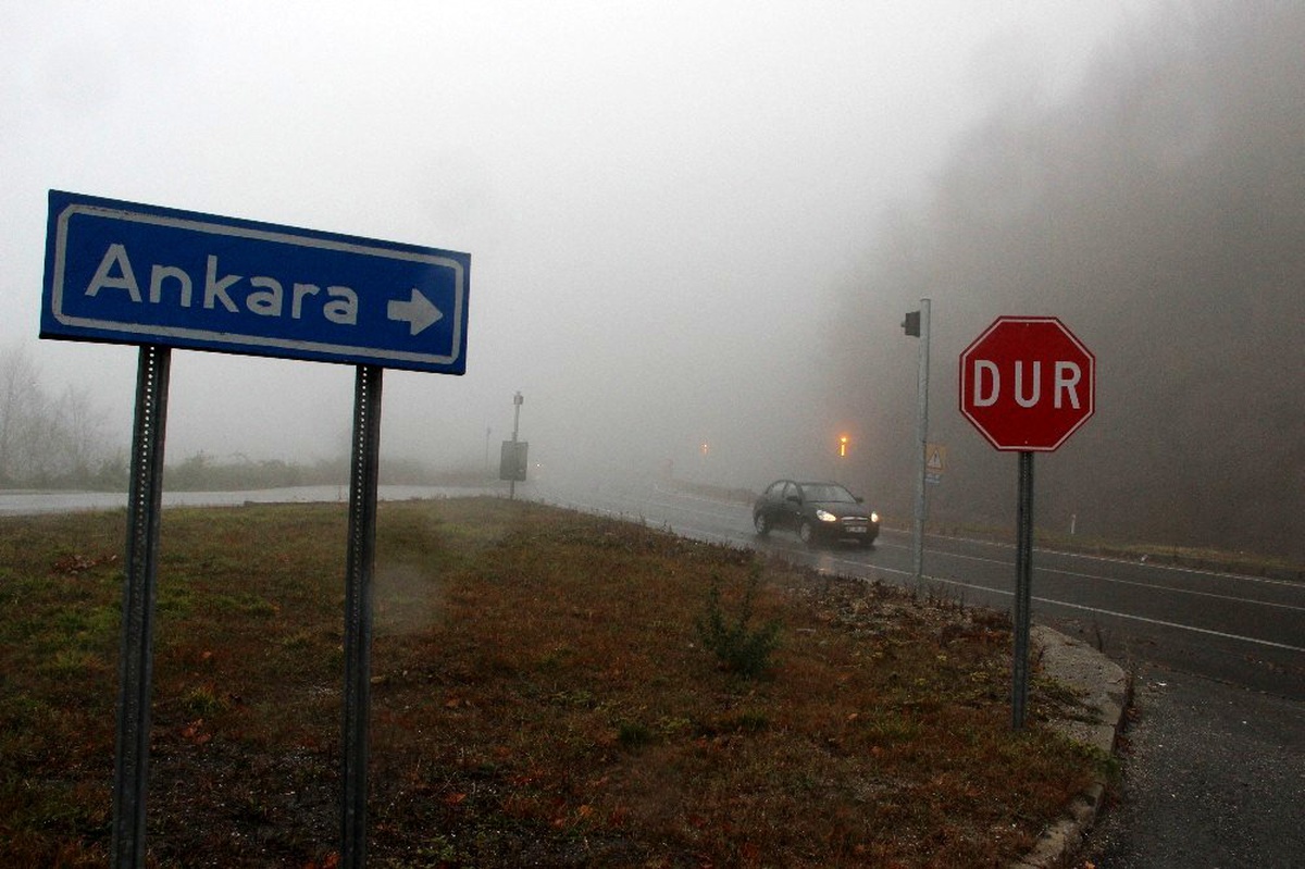 Bolu dağında yağış ve sis hakim oluyor