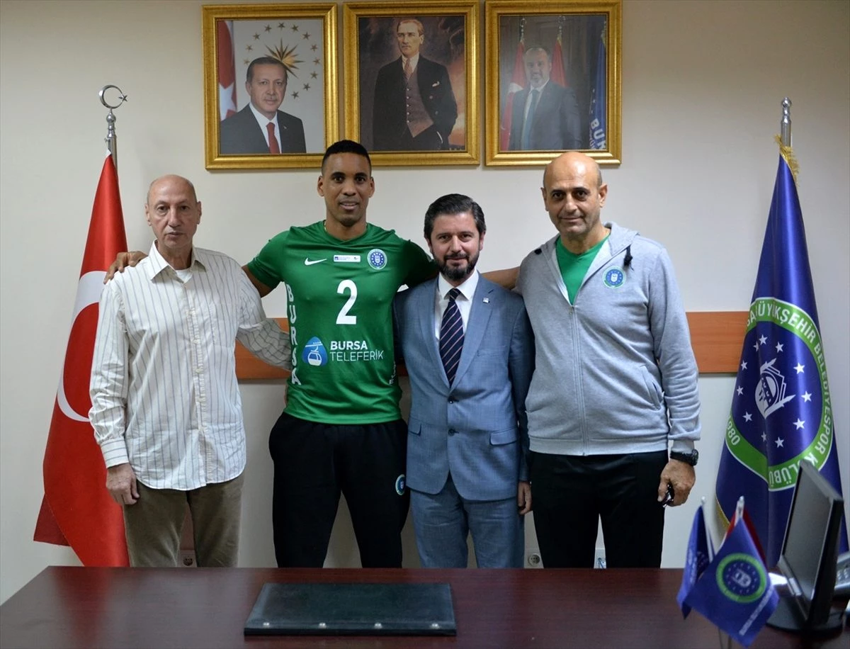 Bursa Büyükşehir Belediyespor, Kübalı voleybolcu Marshall\'ı transfer etti