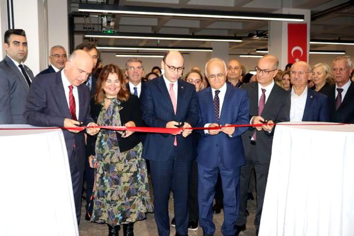 Cerrahpaşa Tıp\'ta deprem güçlendirilmesi yapılan amfilerde derslere başlandı