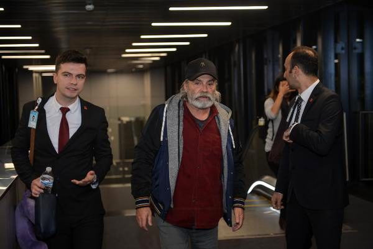 Emmy Ödüllü Haluk Bilginer İstanbul\'a döndü