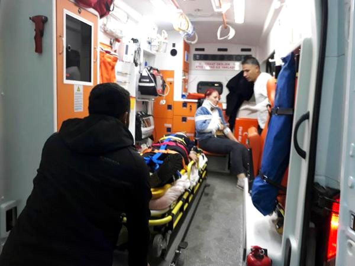 Erzincan\'da yolcu otobüsü devrildi: 8 yaralı