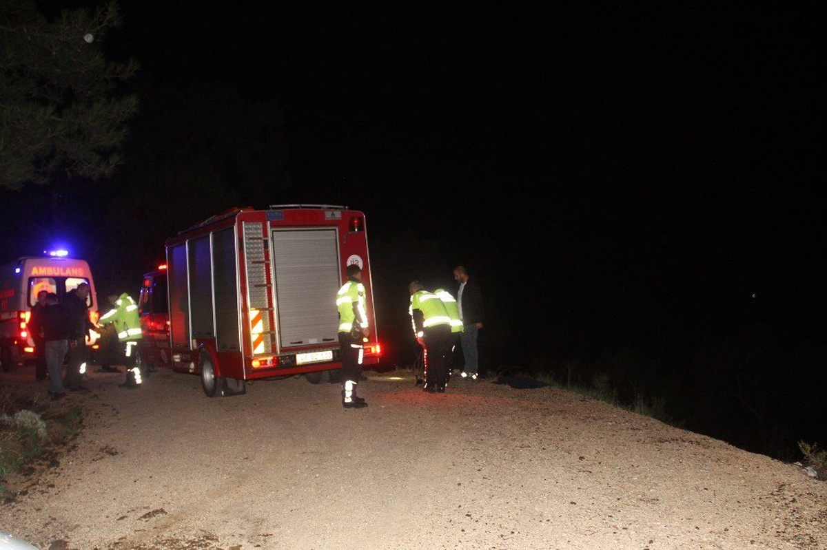 Fethiye\'de otomobil uçuruma yuvarlandı: Yabancı uyruklu 1 kadın hayatını kaybetti