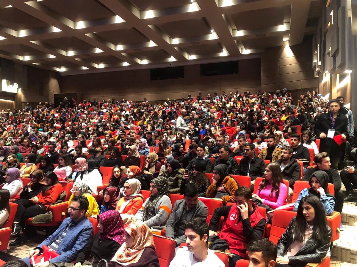 Gaziantep\'te "Çınaraltı Gençlik Söyleşileri" programı