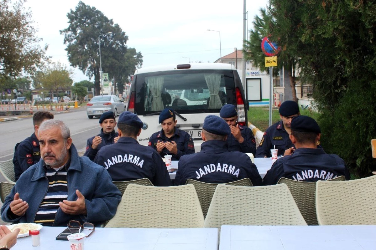 Görme engelli esnaftan Barış Pınarı Harekâtı\'na anlamlı destek