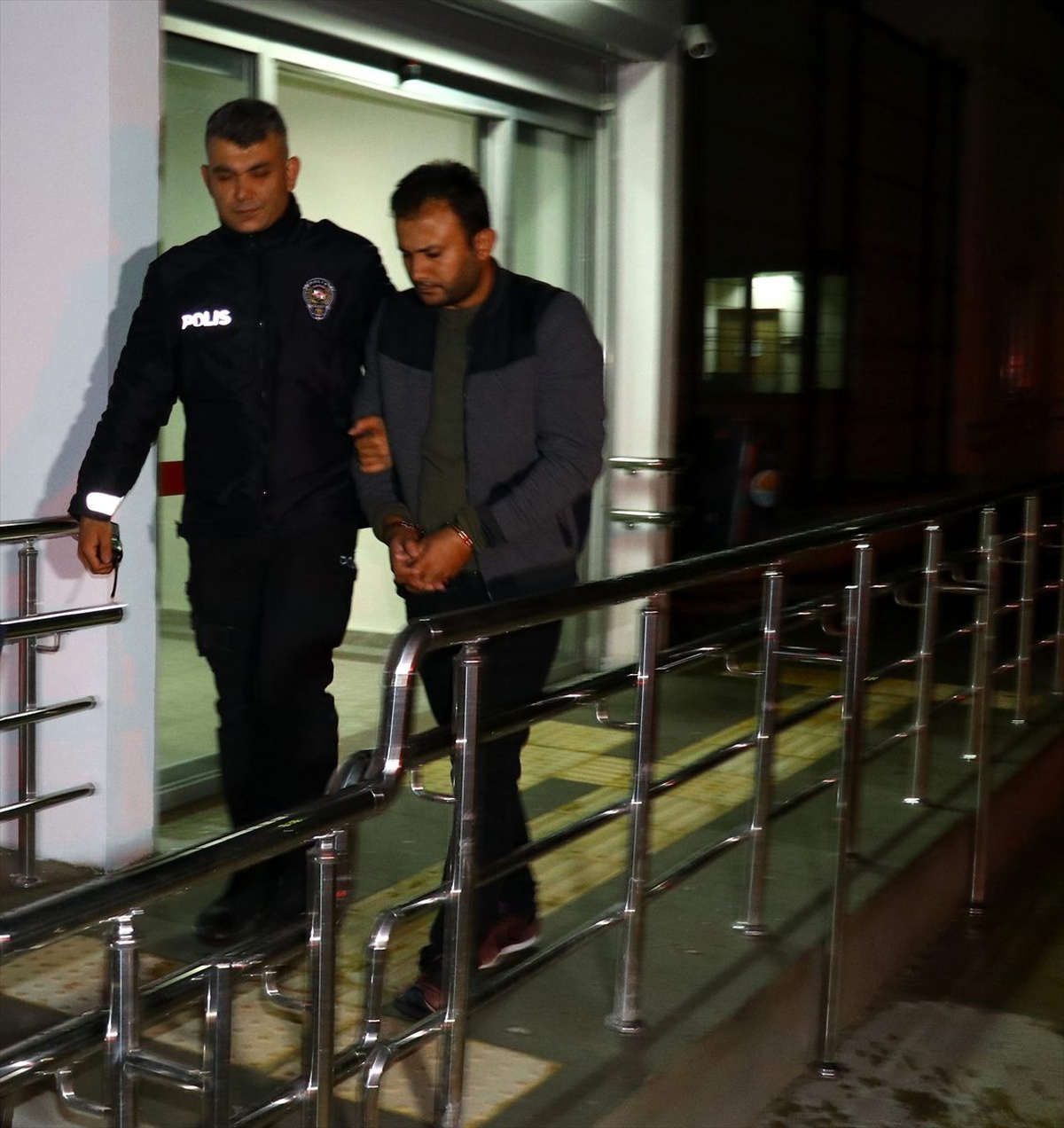 GÜNCELLEME Adana\'da FETÖ şüphelilerine şafak operasyonu