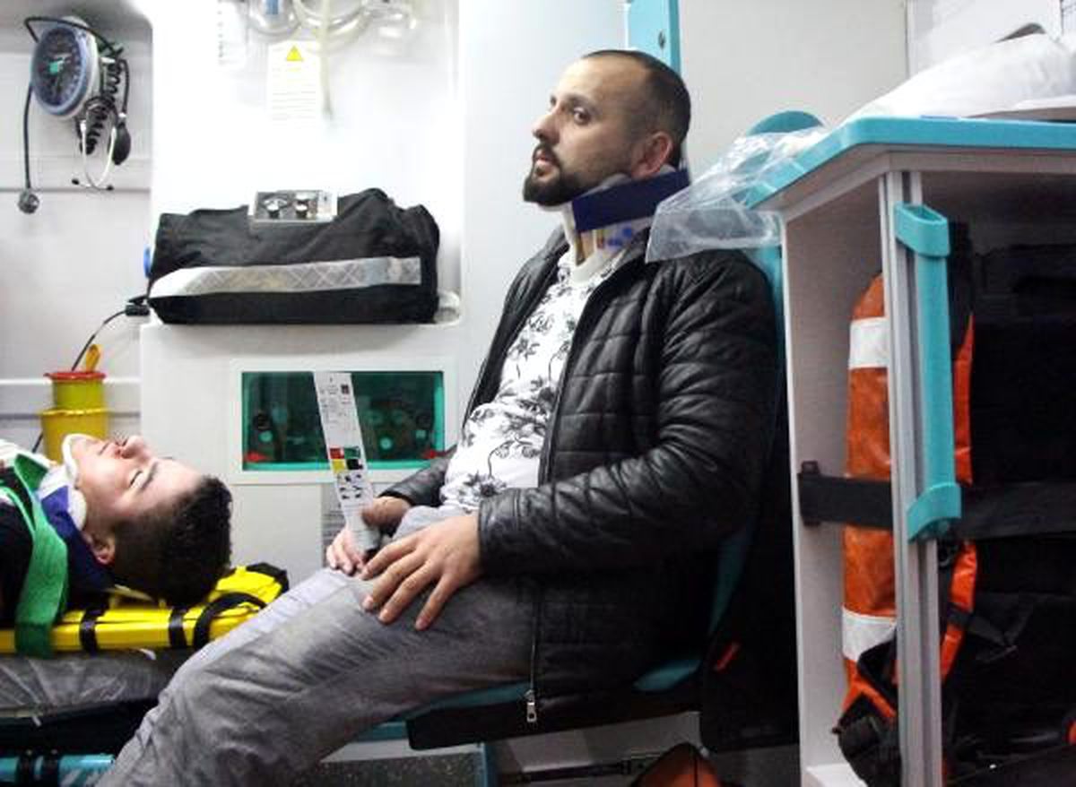 Hafif ticari araç ile kamyon çarpıştı: 6 yaralı