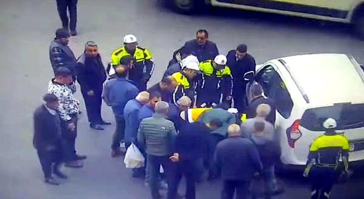 Hareket halindeki aracında fenalaşan sürücüyü polis kurtardı