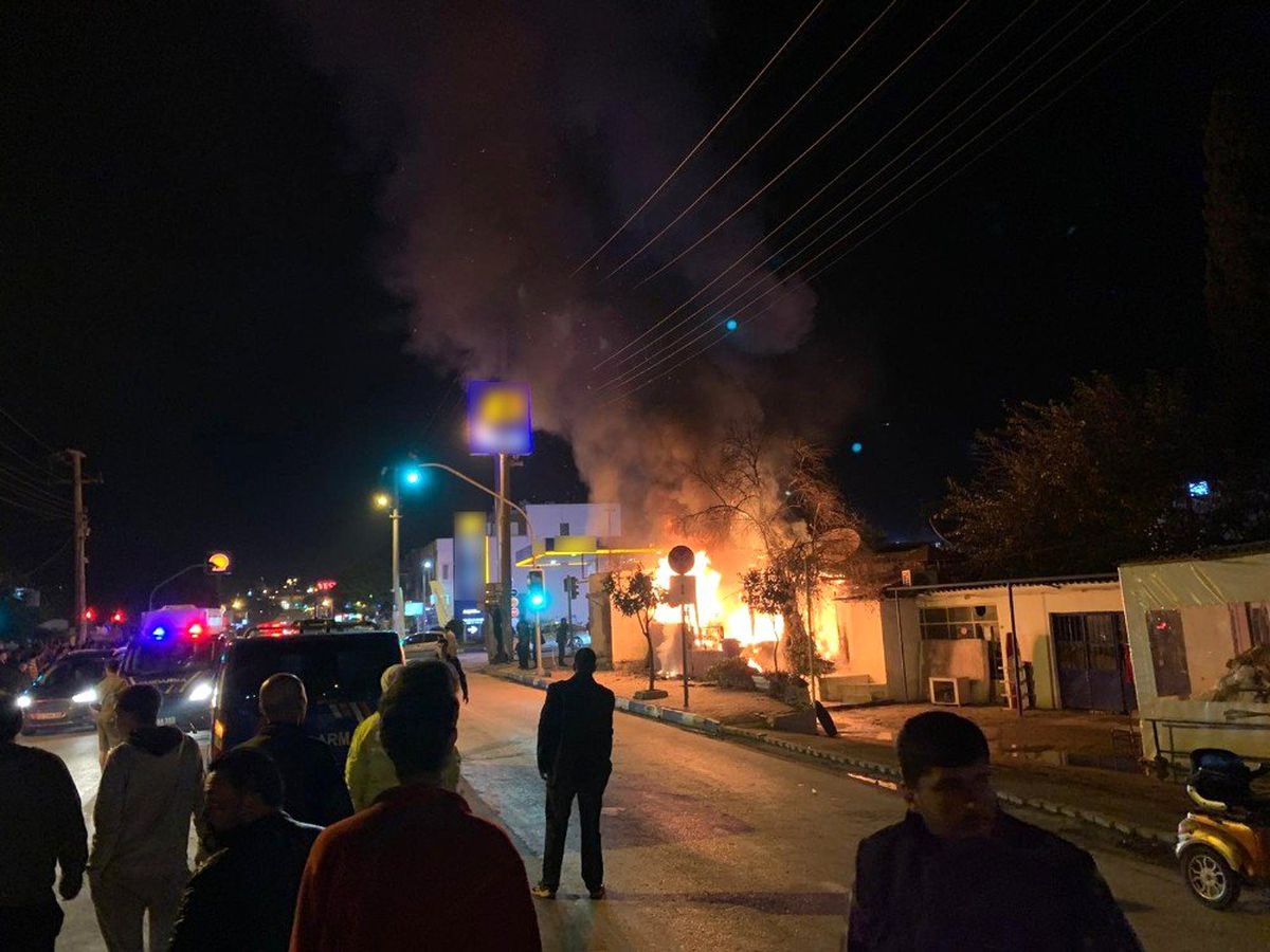 İkinci el dükkanı alev topuna döndü