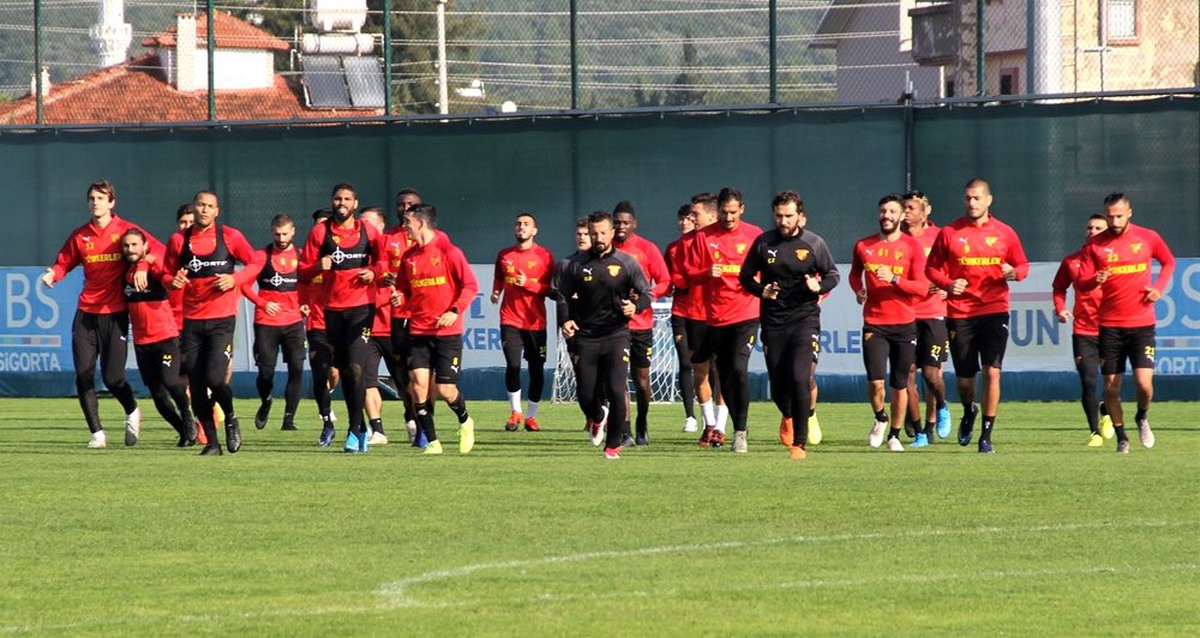 İlhan Palut: "Fenerbahçe maçında sahadan istediğimiz skorla ayrılacağız"