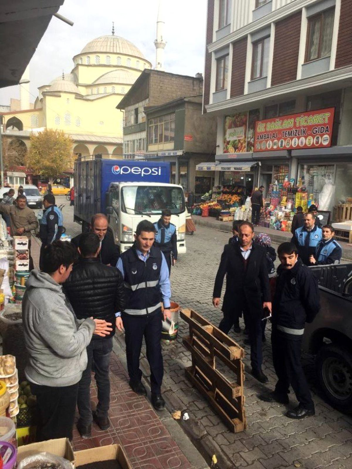 İpekyolu\'nda kaldırım ve yol işgali denetimi