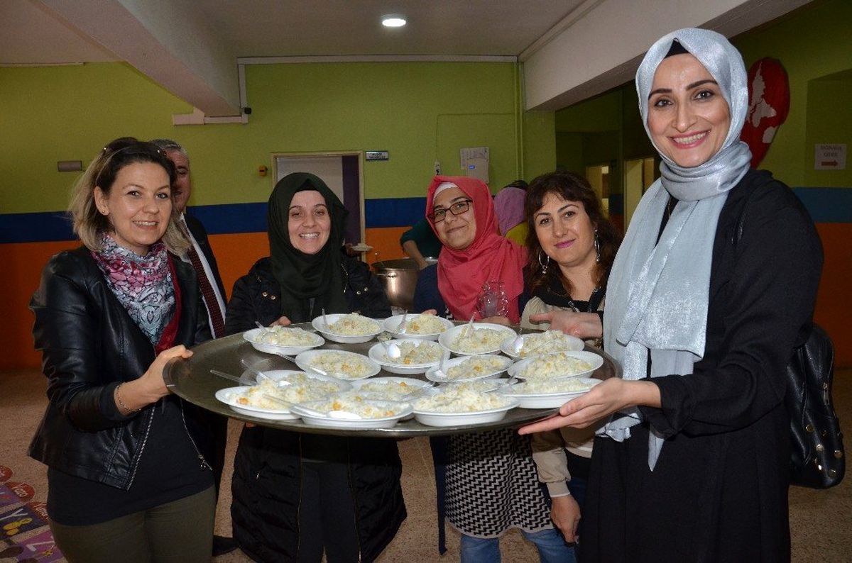Kadriye Kemal Gürel\'de pilav ayran kermesi