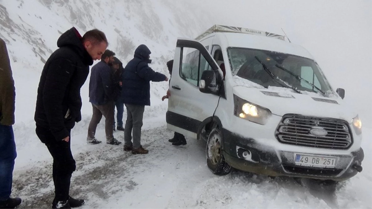 Kar ve tipide mahsur kalan 10 kişi kurtarıldı