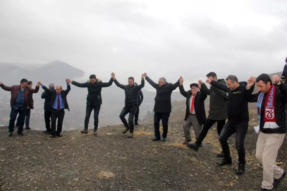 Karadeniz heyeti, Hakkari zirvesinde horun tepti