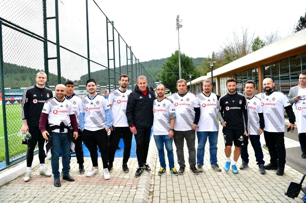 Karakartallılar Beşiktaş\'ı antrenmanda ziyaret etti