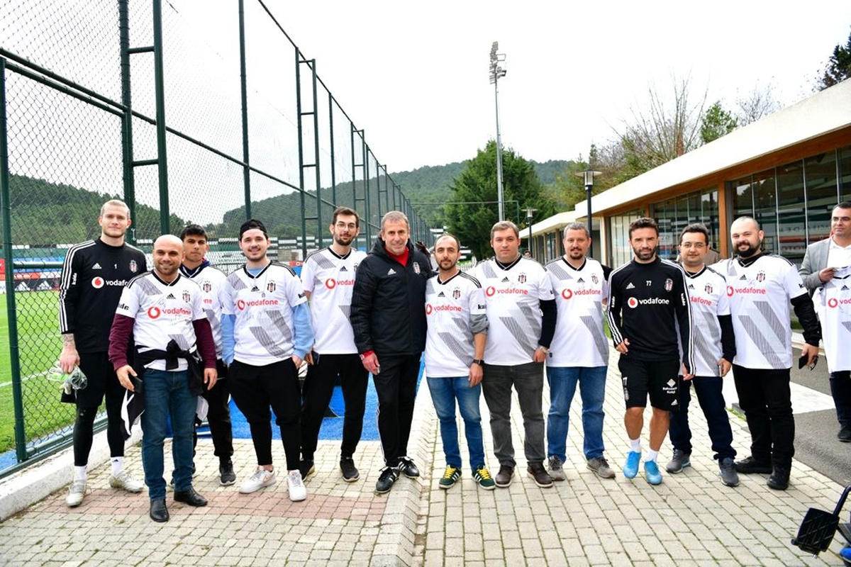 Karakartallılar Beşiktaş\'ı antrenmanda ziyaret etti