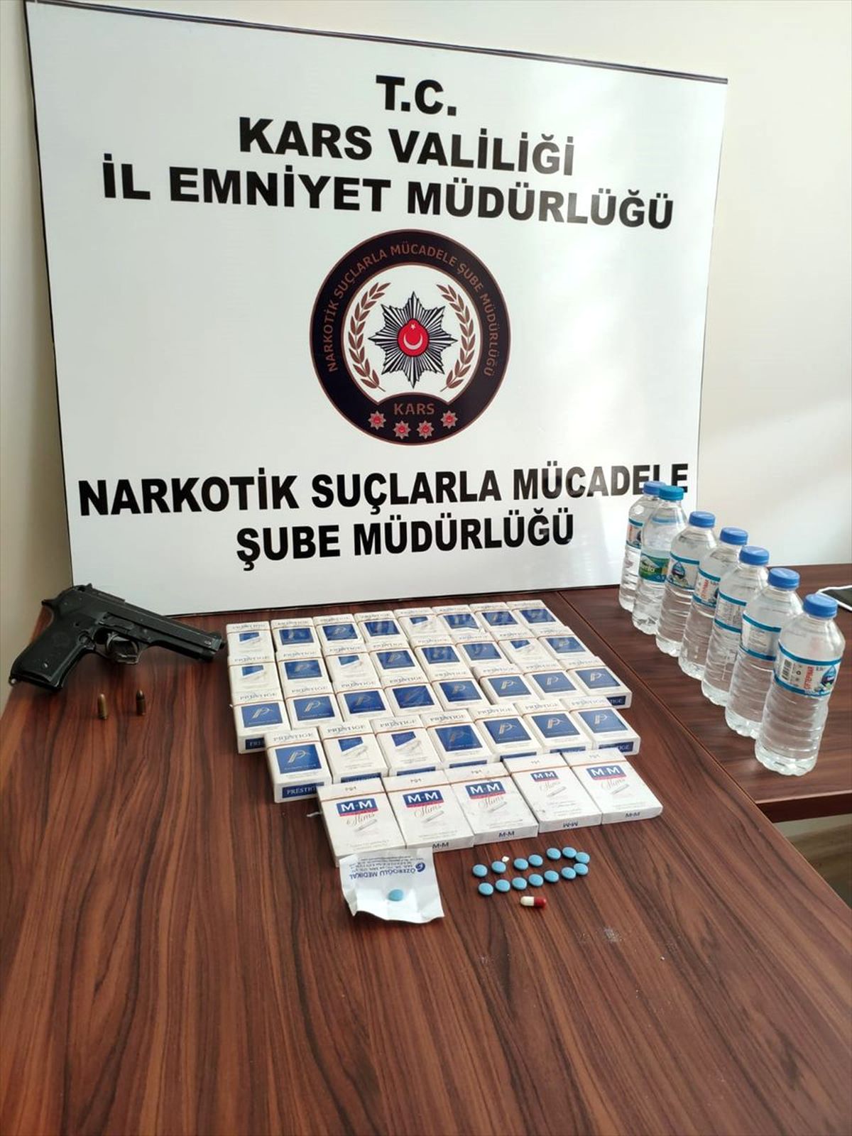 Kars\'ta su şişesinde kaçak alkol satan kişi tutuklandı