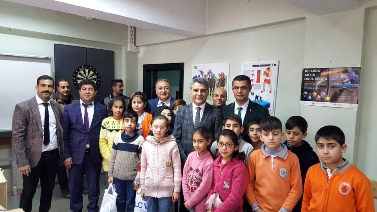 Kaymakam Özkan\'dan okul ziyareti