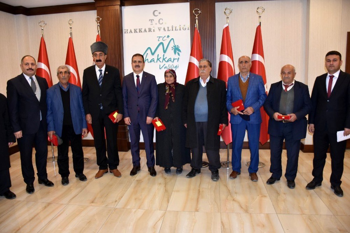 Kıbrıs gazilerine madalya ve berat takdimi