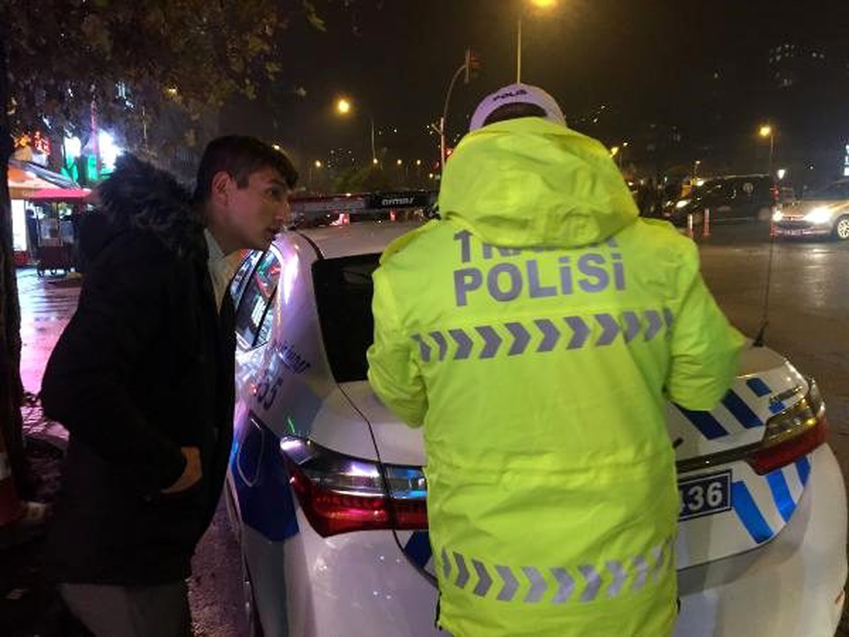 Kırmızı ışıkta geçtiği için ceza kesilen yayadan polise: Bu ismi hiç unutmayacağım