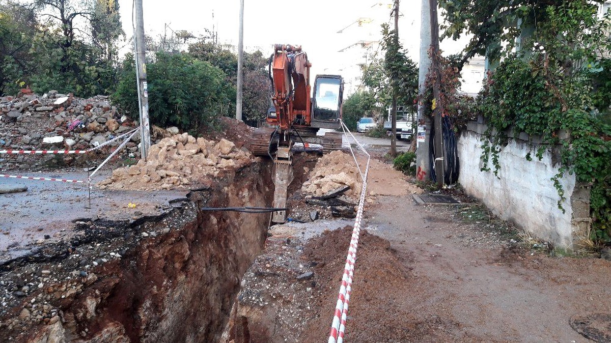 Kızıltoprak\'a kanalizasyon hattı